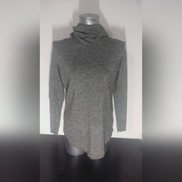 Studio Gray Crewneck Sweater Minimalist Design - Picture 1 of 4